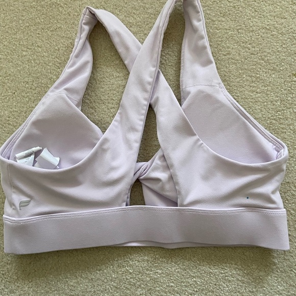Fabletics Oasis Cross-Back Sports Bra in light lilac size L - Picture 3 of 6